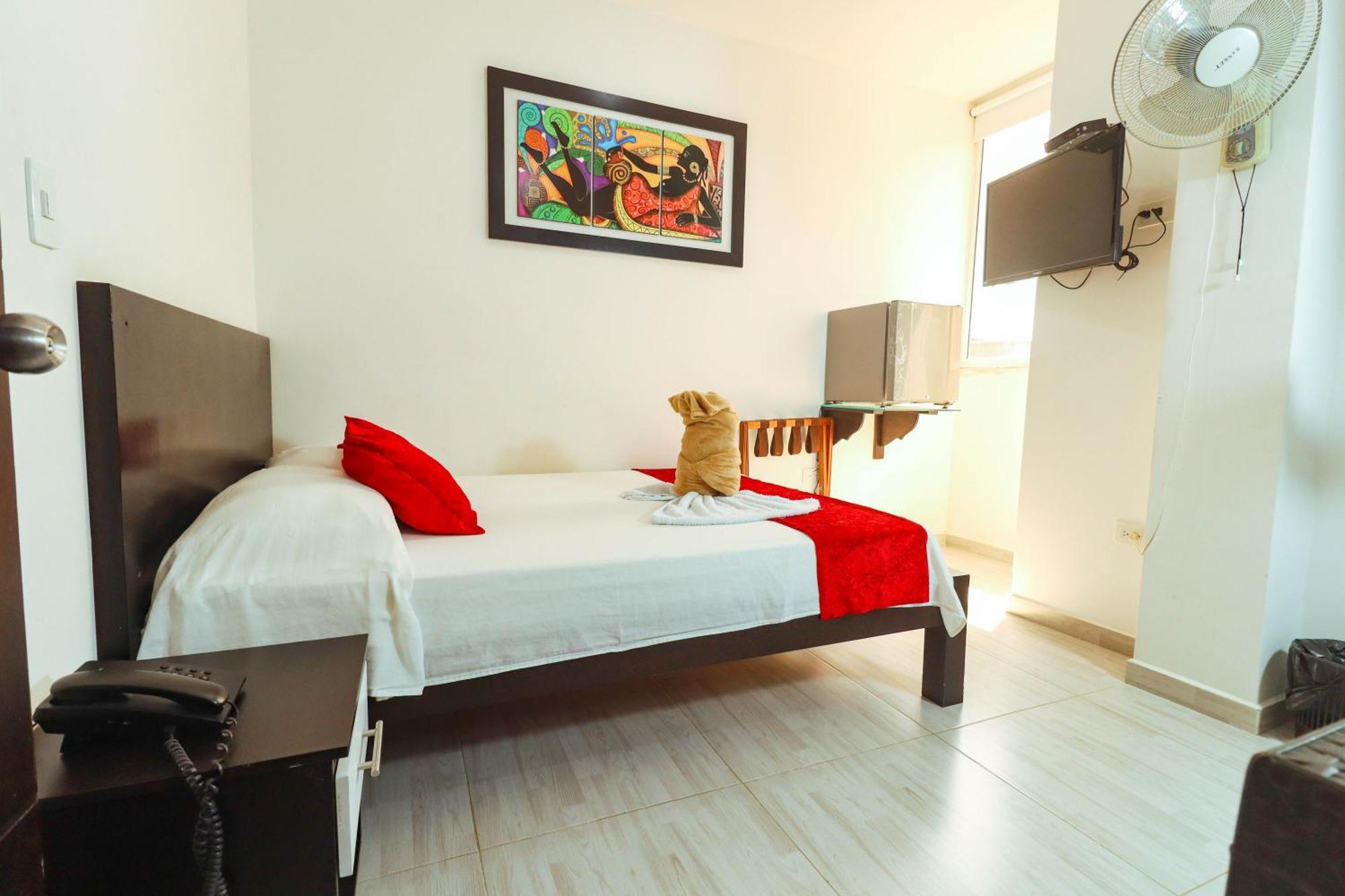 Hotel California Air Carepa Номер фото